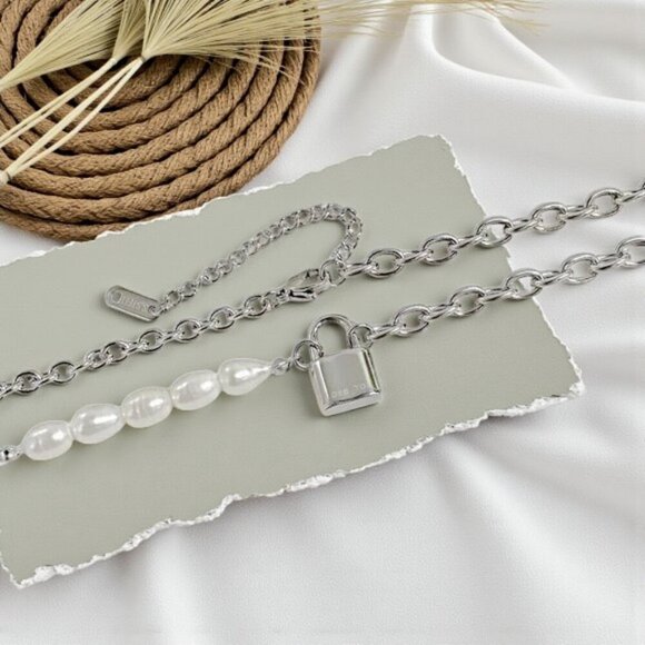 🆕18K White Gold Plated Chain Necklace with Padlock Charm & Freshwater Pearls - Picture 5 of 9